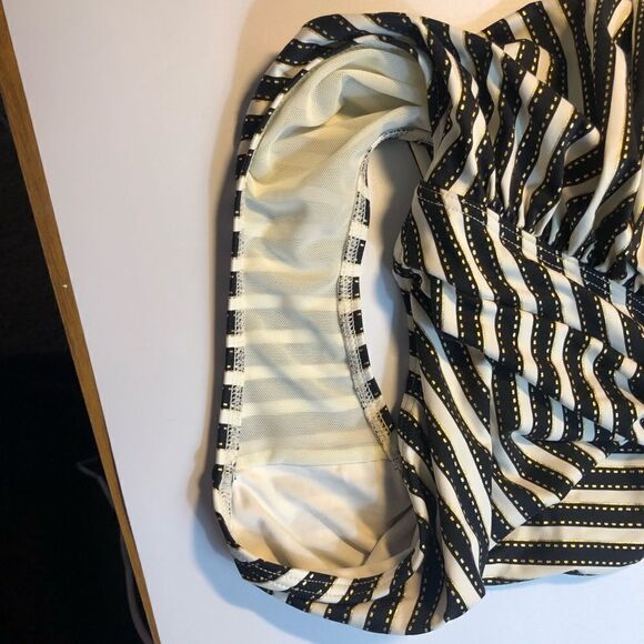 Niptuck Swimsuit Striped One Piece Ruching For Slimming Size 8 - Picture 10 of 13